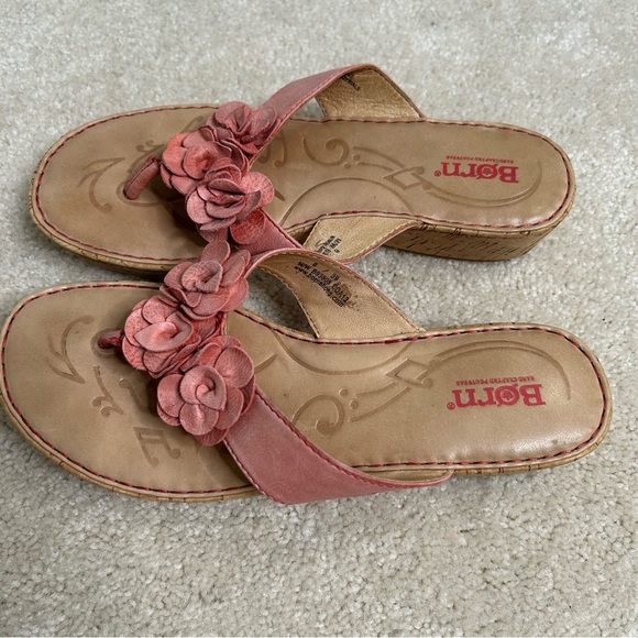 Born Pink Leather Flower Sandals Womens 8 Beach Summer Vacation Thong wedge - Picture 3 of 9